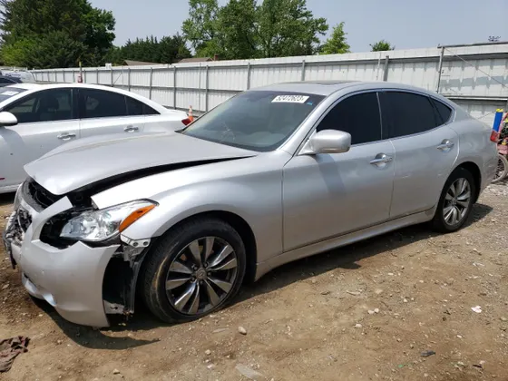 2012 INFINITI M56 X
