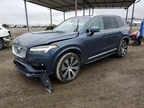 2025 Volvo XC90 Plug-In Hybrid Plus