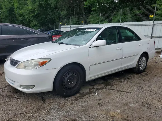 2004 Toyota Camry LE