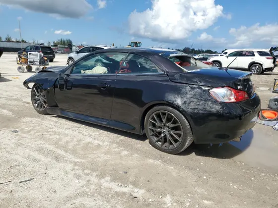 2014 INFINITI Q60 Convertible