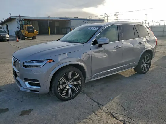 2024 Volvo XC90 Recharge Plug-In Hybrid Plus Bright Theme