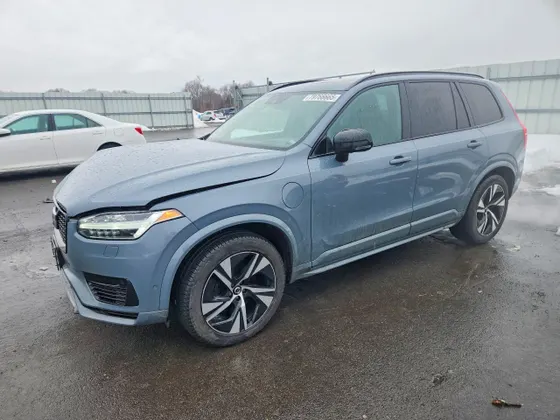 2022 Volvo XC90 Recharge Plug-In Hybrid R-Design