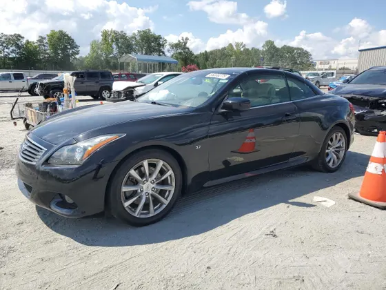 2015 INFINITI Q60 Convertible