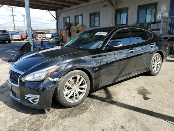 2015 INFINITI Q70h HYBRID