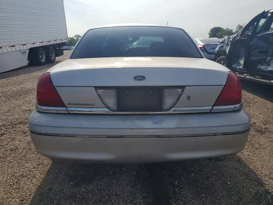 2004 Ford Crown Victoria LX