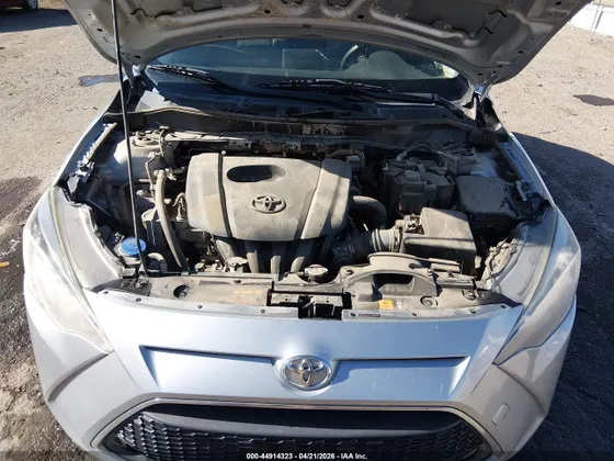 2020 Toyota Yaris Hatchback LE