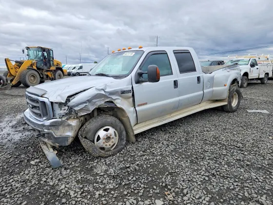 2004 Ford Super Duty F-350 DRW XL