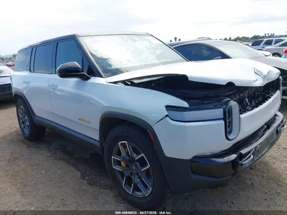 2023 Rivian R1S Adventure