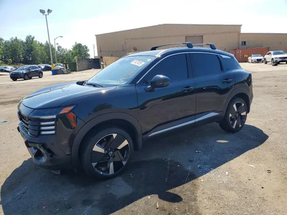 2025 Nissan Kicks SR