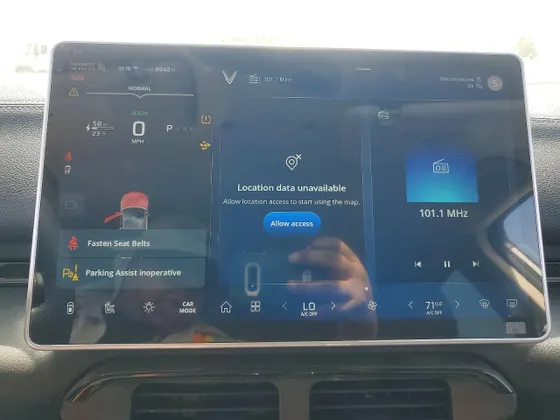 2025 VinFast VF 8 Eco