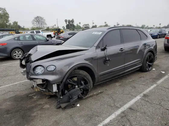 2024 Bentley Bentayga EWB V8