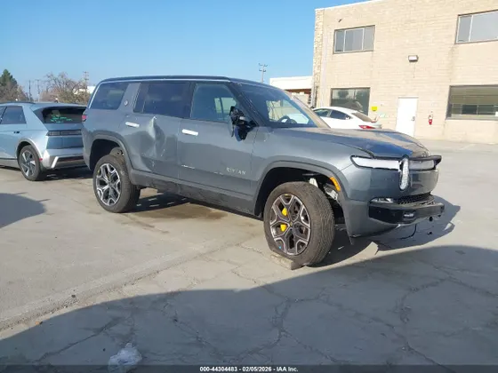 2024 Rivian R1S Adventure