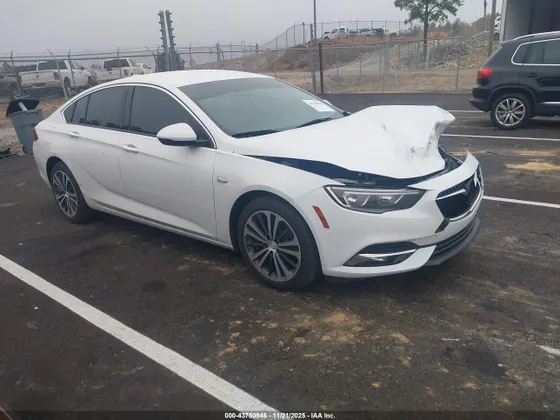 2018 Buick Regal Sportback Essence