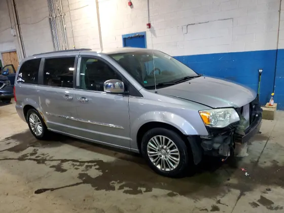 2013 Chrysler Town & Country Touring-L