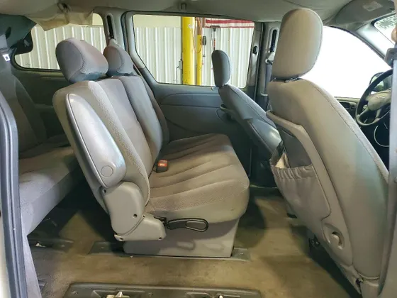 2006 Chrysler Town & Country SWB TOWN & COUNTRY