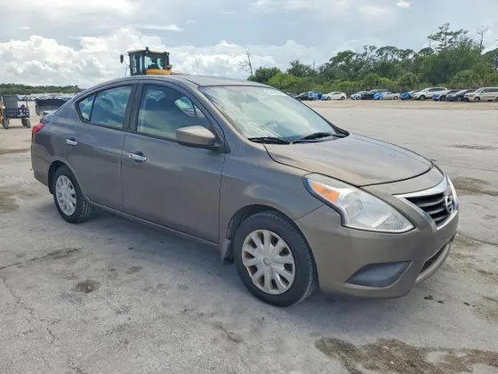 2017 Nissan Versa Sedan S