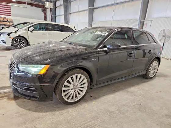 2016 Audi A3 e-tron Premium Plus