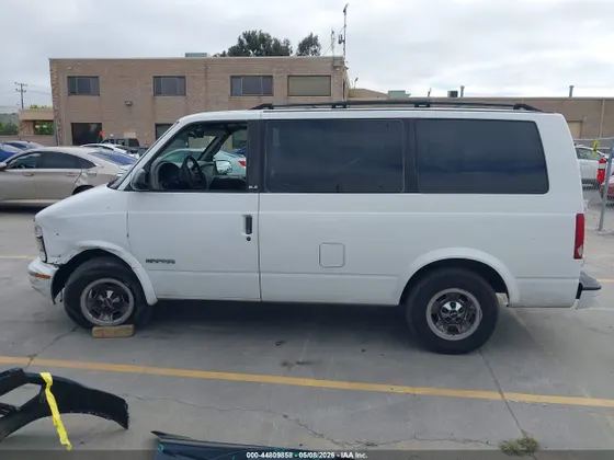 2001 GMC Safari Passenger SLE