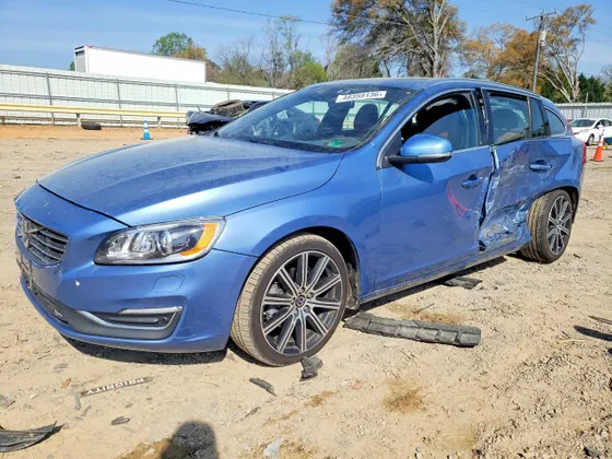 2015 Volvo V60 T5 Drive-E Platinum