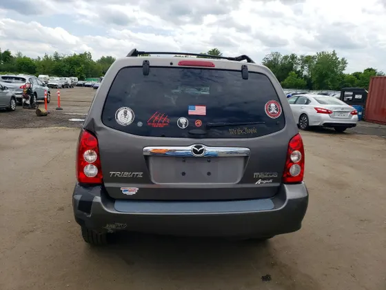 2005 Mazda Tribute s