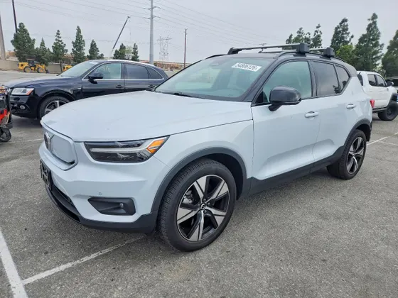 2021 Volvo XC40