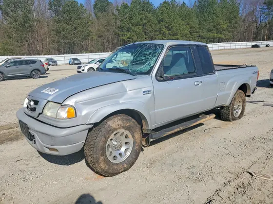 2002 Mazda B-Series 4WD Truck SE