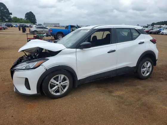 2025 Nissan Kicks Play S