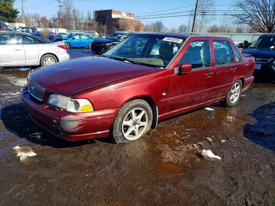 2000 Volvo S70