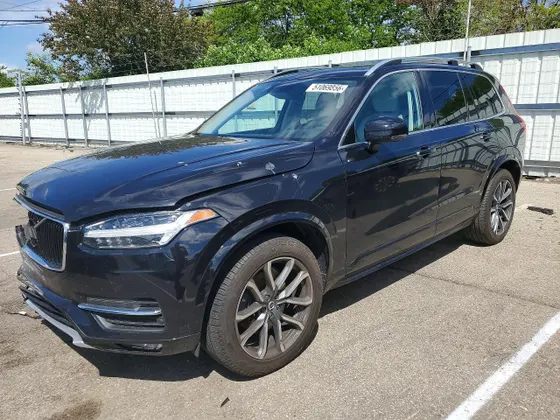 2019 Volvo XC90 Momentum