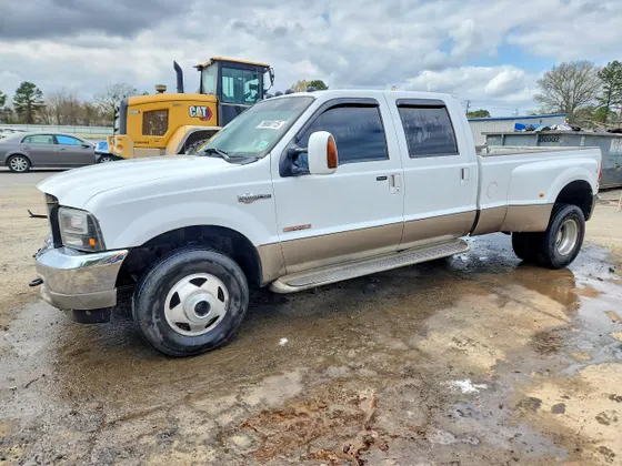 2004 Ford Super Duty F-350 DRW XL