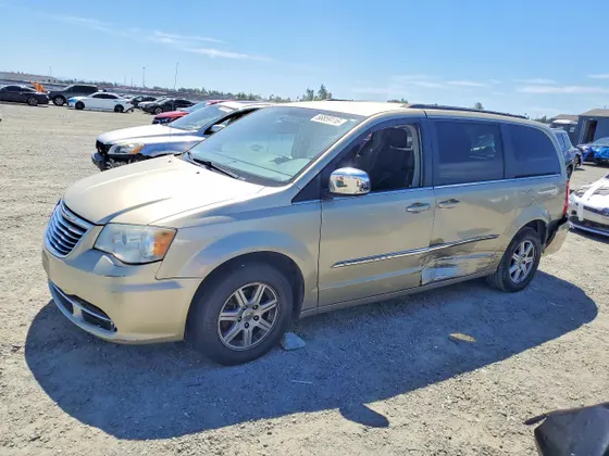 2011 Chrysler Town & Country Touring-L