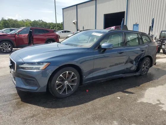 2019 Volvo V60 Momentum