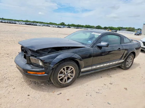 2005 Ford Mustang Deluxe