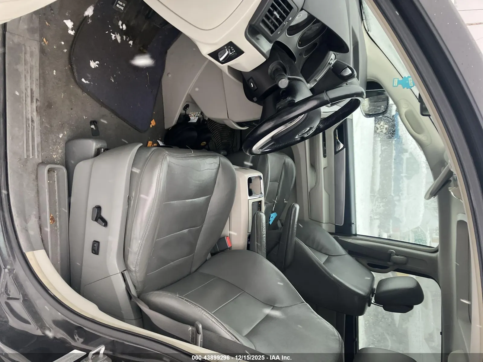2011 Volkswagen Routan SEL w/Navigation