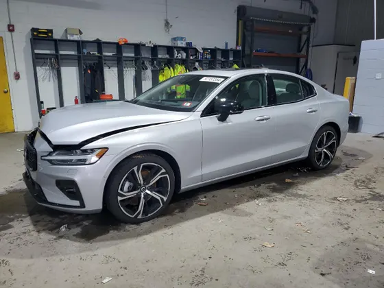 2024 Volvo S60 Ultimate Dark Theme