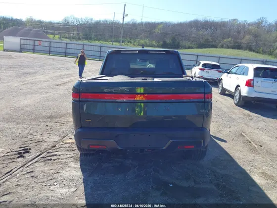 2025 Rivian R1T Premium