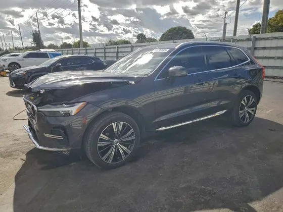 2023 Volvo XC60 Plus Bright Theme