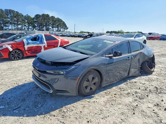 2026 Toyota Prius Plug-In Hybrid SE