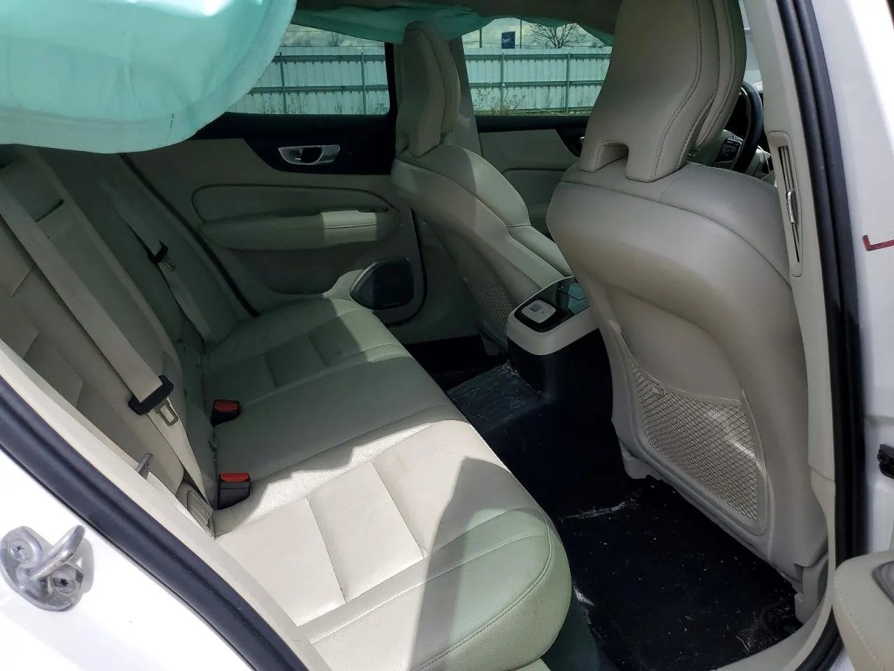 2024 Volvo S60 Recharge Plug-In Hybrid Core Dark Theme