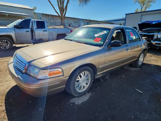 2004 Ford Crown Victoria LX