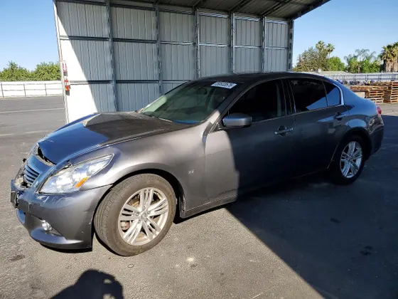 2015 INFINITI Q40