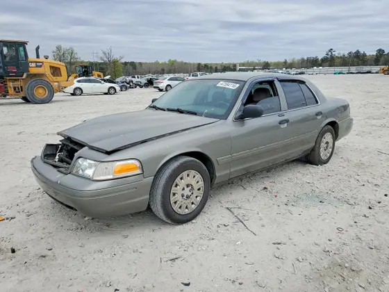 2004 Ford Crown Victoria Standard
