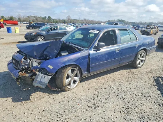 2004 Ford Police Interceptor Base w/3.27 Axle
