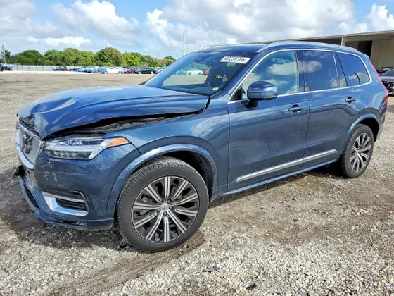 2024 Volvo XC90 Plus Bright Theme