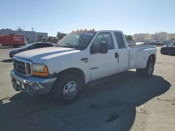 1999 Ford Super Duty F-350 DRW XL