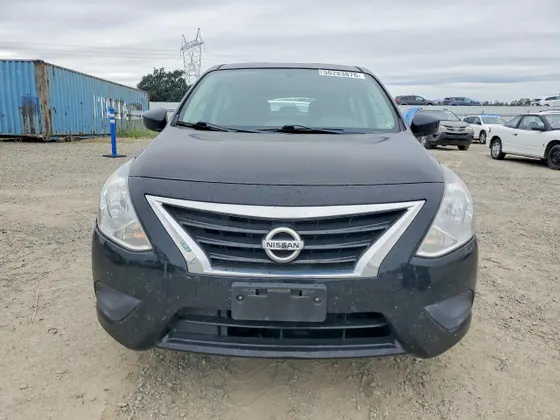 2017 Nissan Versa Sedan S Plus