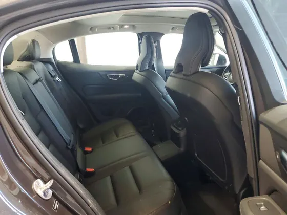 2023 Volvo S60 Recharge Plug-In Hybrid Plus Dark Theme