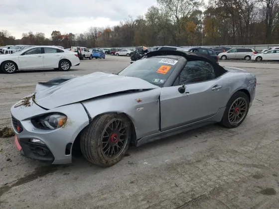 2020 FIAT 124 Spider Abarth