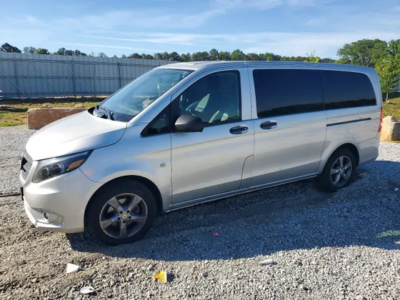 2017 Mercedes-Benz Metris Passenger Van METRIS