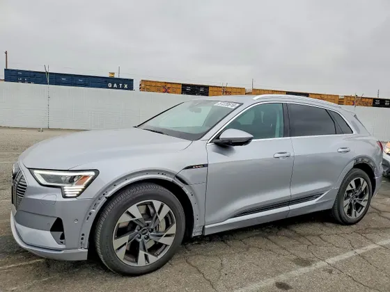 2022 Audi e-tron Premium Plus